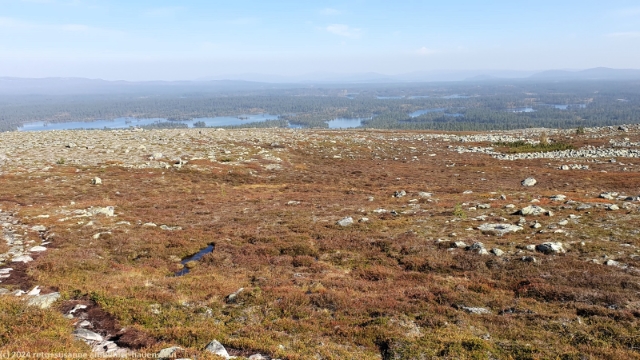 blick vom tandsjoevalen auf den stor-tandsjoen im verlauf des suedlichen kungsleden