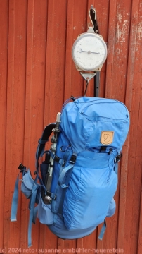 susannes rucksack an der waage bei der groevelsjoen fjaellstation