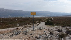 landesgrenze zwischen norwegen und schweden im verlauf des wanderweges richtung groevelsjoen