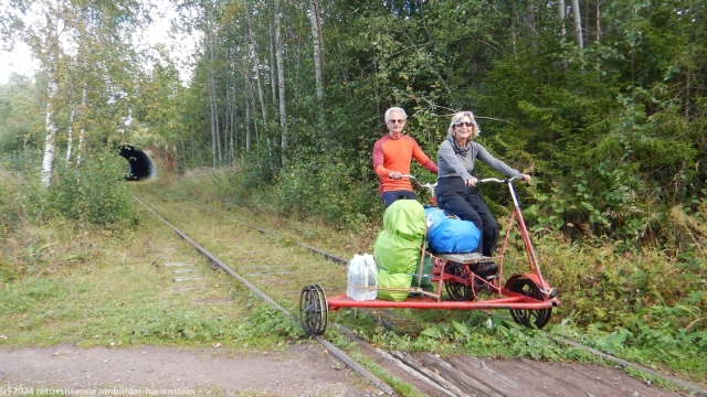 reto und susanne auf der tandemdraisine bei brintbodarna