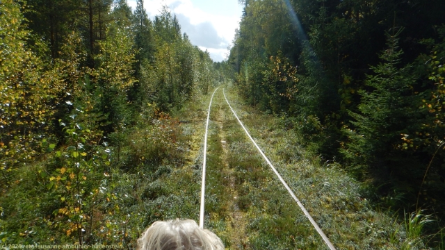 leichte kurve im verlauf des gleises