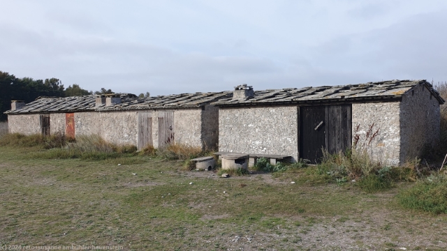 alte fischerhaeuser bei hammarshagehaellar an der suedkueste von gotland