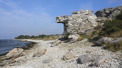 rauk an der kueste bei hoburgen in der naehe der suedspitze von gotland