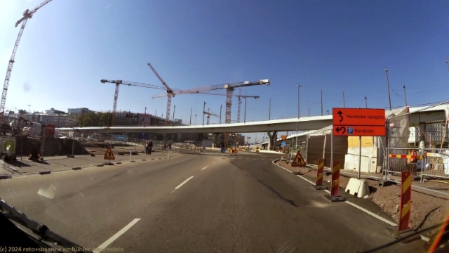 zufahrt zum nordstan vorbei an zahllosen baustellen im zentrum von goeteborg