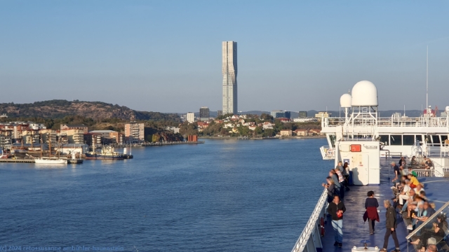 die stena scandinavica gleitet auf dem goeta aelv aus dem hafen von goeteborg