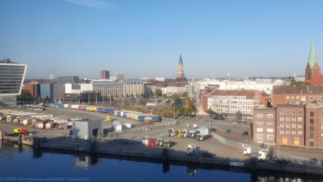 blick von der faehre richtung kieler altstadt