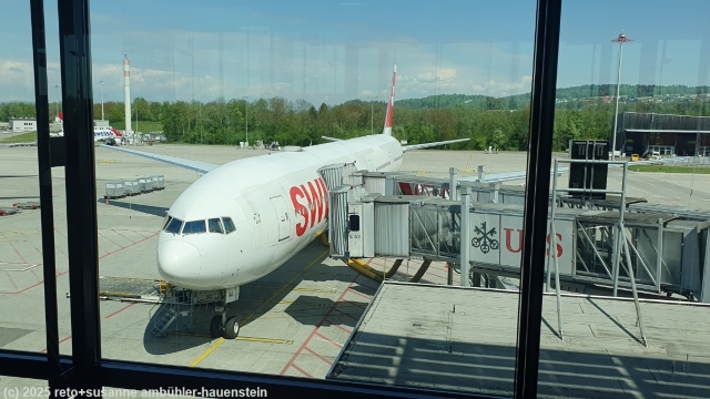 boeing 777-300ER der Swiss auf dem flughafen zuerich kloten