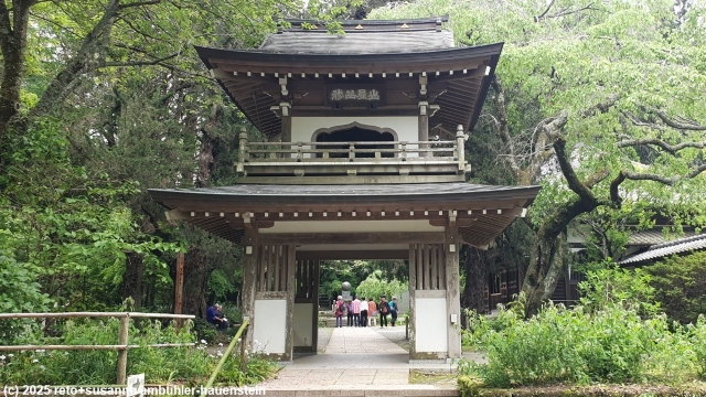 bell tower gate beim jochiji tempel in kita kamakura