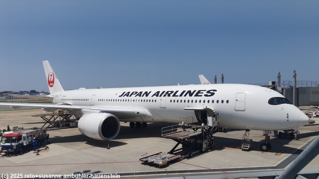 airbus A350 der japan airlines auf dem flughafen fukuoka