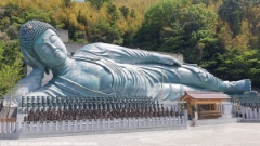 liegender buddha beim nanzoin tempel bei sasaguri