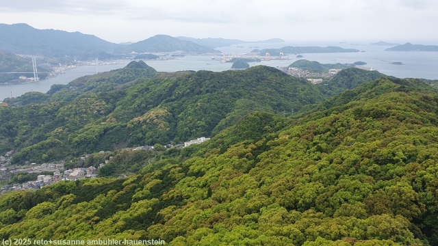 aussicht vom observatory tower auf dem gipfel des mount inasa auf nagasaki