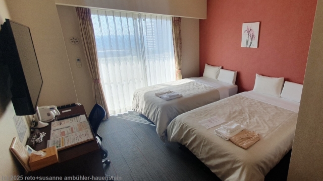 unser geraeumiges zimmer im jisco hotel obama onsen