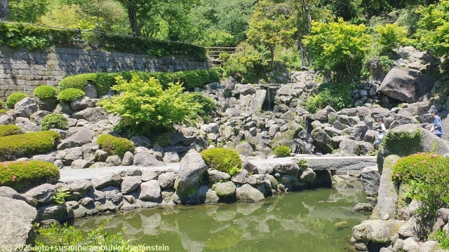 steingarten in der tempelanlage sengan-en bei kagoshima