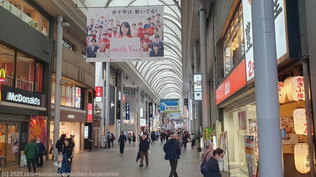 gedeckte ladenstrasse rijo-dori in hiroshima