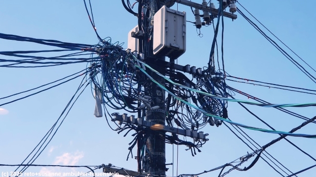 faszinierende elektro-installation in hatsukaichi-shi auf der insel miyajima