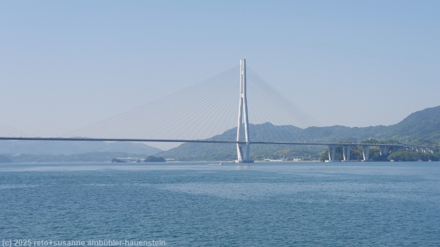 tatara-ohashi bruecke zwischen den inseln ikuchijima und omishima im verlauf des setouchi shimanami kaido