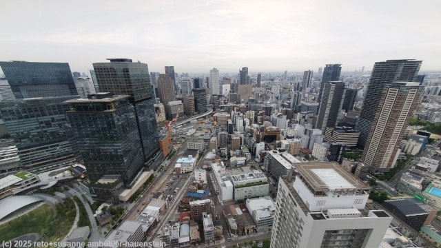 ausblick vom umeda sky building auf osaka
