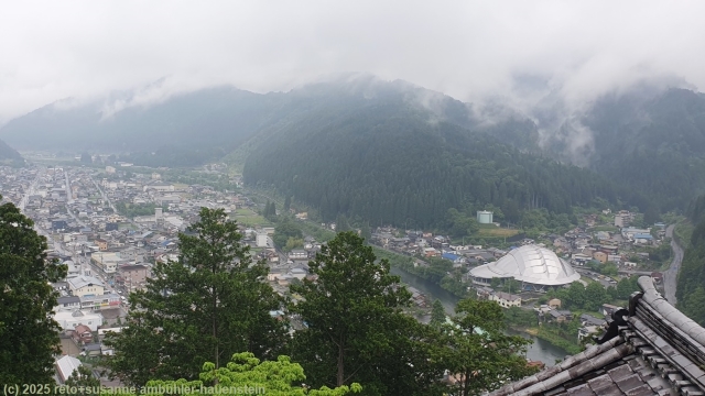 ausblick vom schloss gujo hachiman