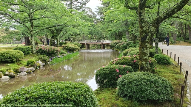 kleiner fluss im kenrokuen garten in kanazawa