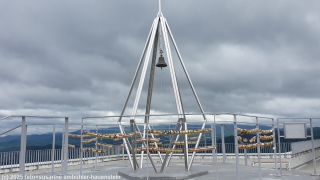 glocke auf dem gipfel des mount moiwa in sapporo