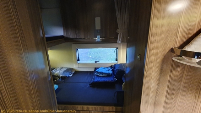 betten im heck des campers ZIL 520 B der firma kegani camp