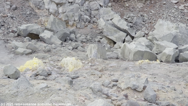 fumarolen nahe des mount io rest house im akan-mashu nationalpark