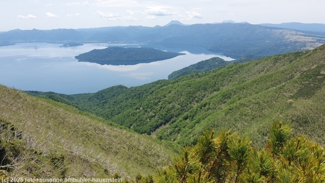 blick von der skyline promenade im akan-mashu nationalpark auf den lake kussharo