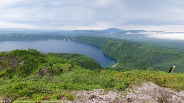 blick vom gipfel des mount mashu auf lake mashu im akan-mashu nationalpark