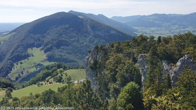 blick vom aussichtspunkt auf der roggenflue ueber den jura-hoehenzug