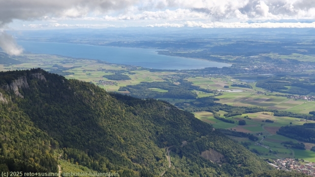 blick vom aiguilles de baulmes auf den suedlichen teil des neuenburgersees